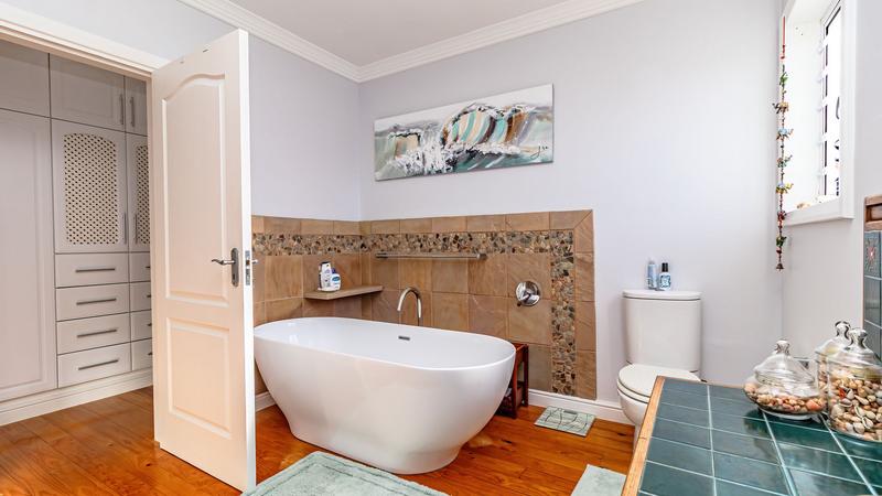 5 Bedroom Property for Sale in Southern Cross Western Cape